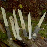 Wir schnitzen uns Räubermesser. Geschnitzte Messer