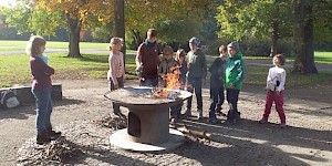 Ums Lagerfeuer