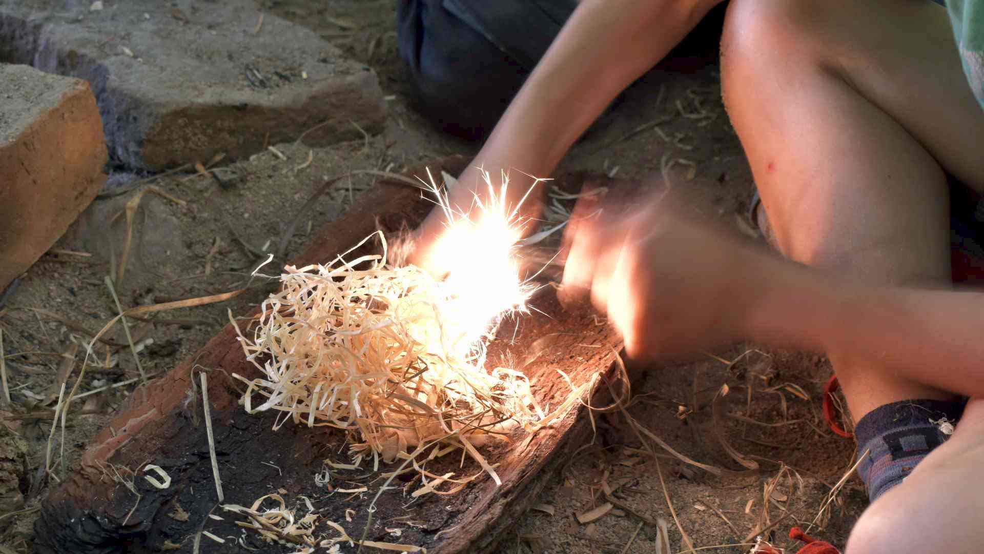 Feuermachen wie in der Steinzeit Headerbild