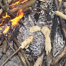 Stockbrot und Aschefladen