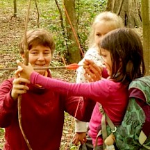 Kind wird Flitzebogen erklärt