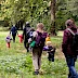 Bild zum Blogbeitrag 'Spazierengehen und Wandern mit Kindern: 3 coole Draußen-Spiele gegen Langeweile'